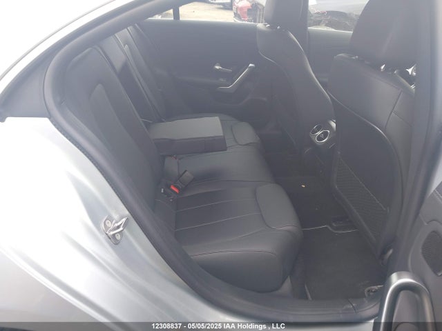 W1K5J4HB5SN519945 Mercedes-Benz m260