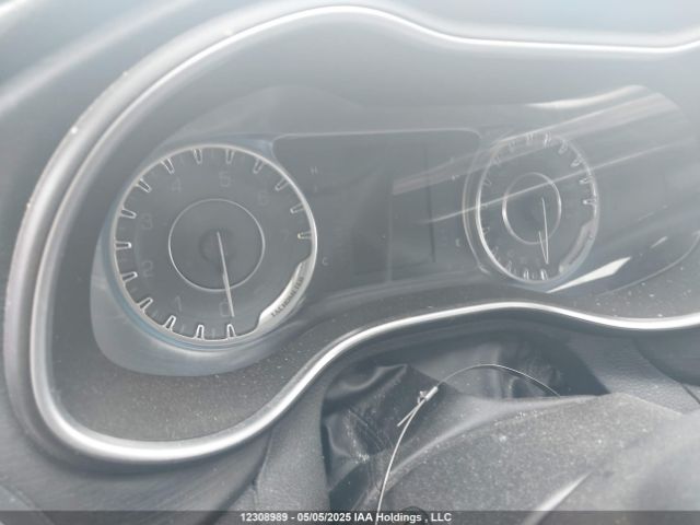 1C3CCCAB9GN145898 Chrysler 2016