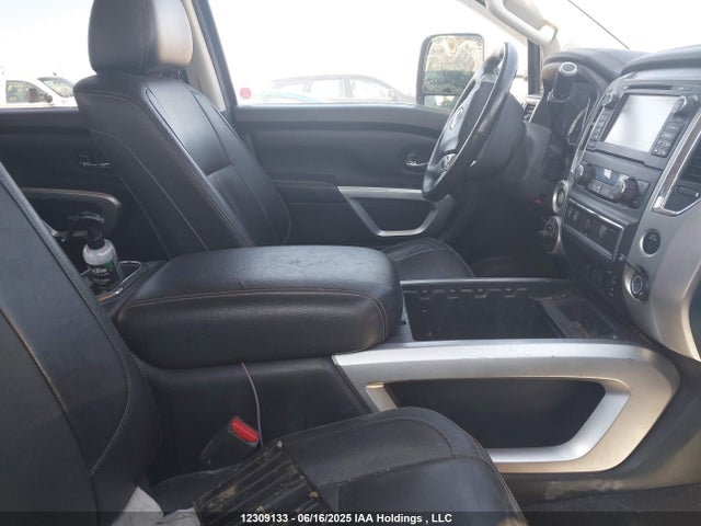 1N6AA1E58HN503489 Nissan 2017
