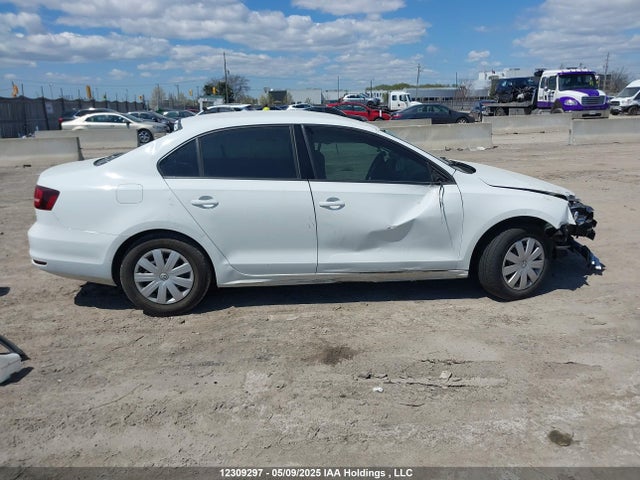 3VW267AJ9GM390947 Volkswagen 2016
