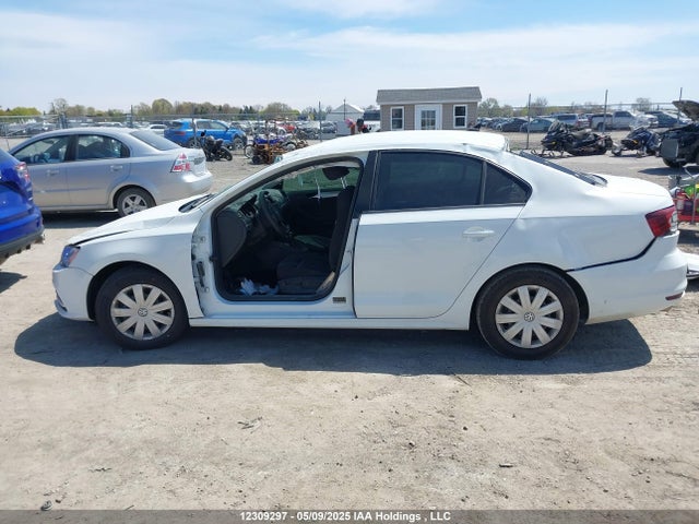 3VW267AJ9GM390947 Volkswagen 2016