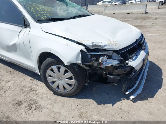 3VW267AJ9GM390947 Volkswagen 2016