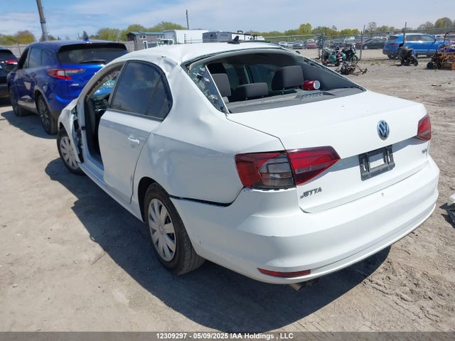 3VW267AJ9GM390947 Volkswagen 2016