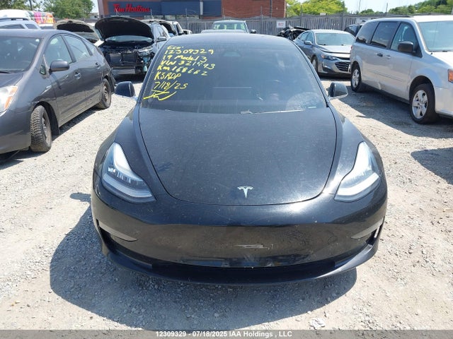 5YJ3E1EA5KF321493 Tesla 2019