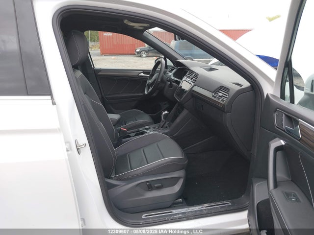 3VV4B7AX7NM090012 Volkswagen Tiguan