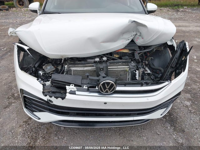 3VV4B7AX7NM090012 Volkswagen Tiguan