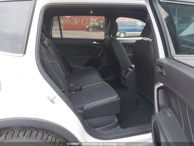 3VV4B7AX7NM090012 Volkswagen Tiguan