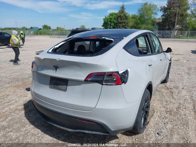7SAYGDEE8NF434625 Tesla Model Y