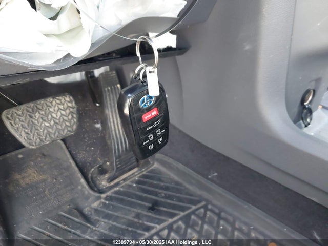 2024 Toyota Sienna Le/xle/platinum/xse/limited მანქანა იყიდება აუქციონზე, vin: 5TDGRKEC8RS211380, აუქციონის ნომერი: 12309794
