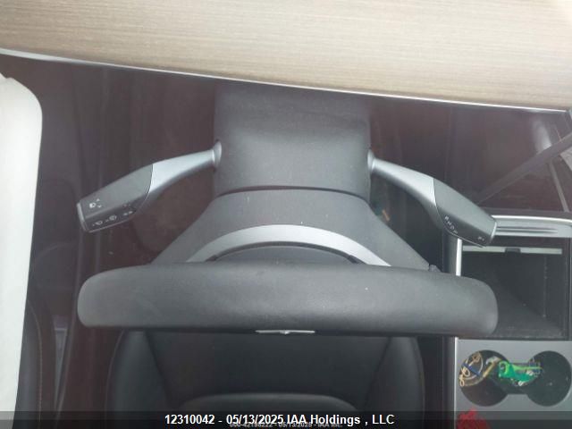 5YJ3E1EB1NF256378 Tesla 2022