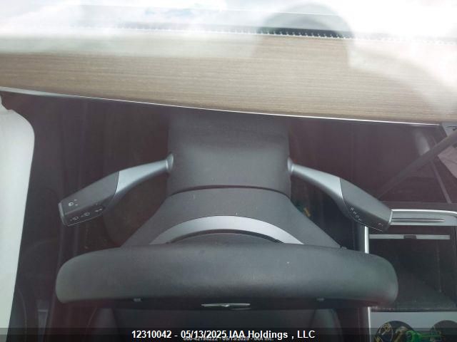 5YJ3E1EB1NF256378 Tesla 2022