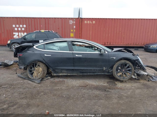 5YJ3E1EB9JF107663 Tesla MODEL 3