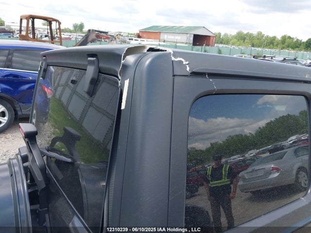 1C4HJXDN9MW518027 Jeep TJ