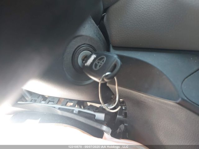VNKKTUD30JA097084 Toyota Yaris