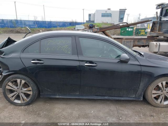 WDD3G4FB8KW023962 Mercedes-Benz m260