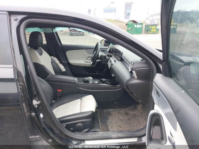 WDD3G4FB8KW023962 Mercedes-Benz m260