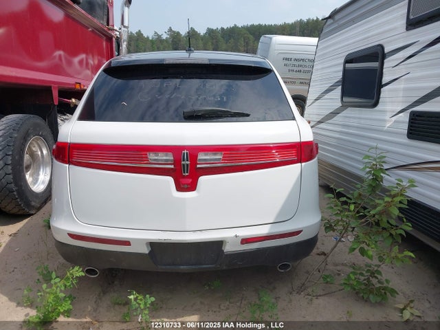 Lincoln MKT 2014 2L1MJ5LK2EBL56302 Image 17