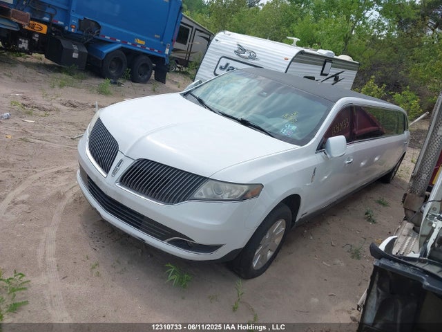 Lincoln MKT 2014 2L1MJ5LK2EBL56302 Image 2