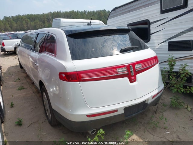 Lincoln MKT 2014 2L1MJ5LK2EBL56302 Image 3