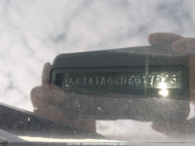 JA4J4TA82NZ617623 Mitsubishi Outlander