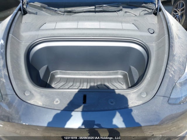 2024 Tesla Model Y მანქანა იყიდება აუქციონზე, vin: 7SAYGDED5RF092399, აუქციონის ნომერი: 12311819