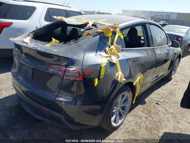 2024 Tesla Model Y მანქანა იყიდება აუქციონზე, vin: 7SAYGDED5RF092399, აუქციონის ნომერი: 12311819