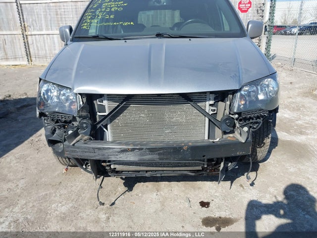 2C4RDGEG2JR242810 Dodge Grand Caravan