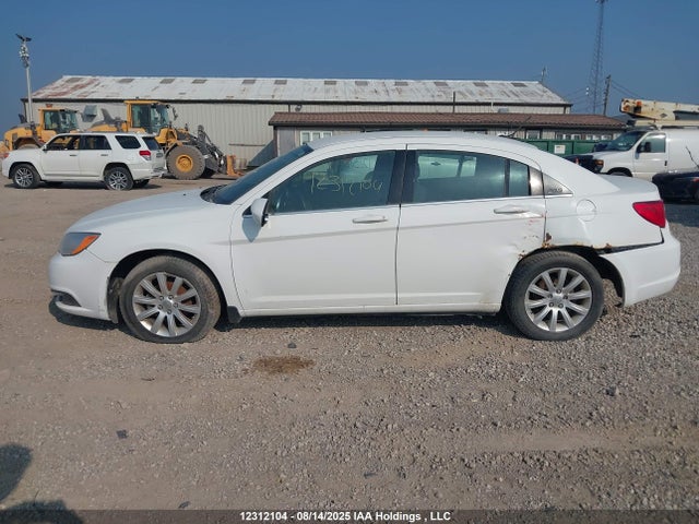 Chrysler 200 2014 1C3CCBBB6EN101024 Image 15