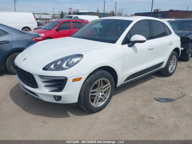 Porsche Macan 2018 WP1AA2A51JLB11386 Image 2