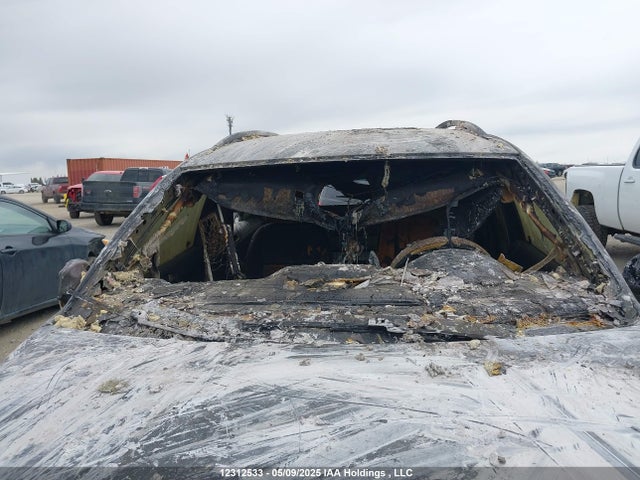WVGJV7AXXFW577081 Volkswagen Tiguan