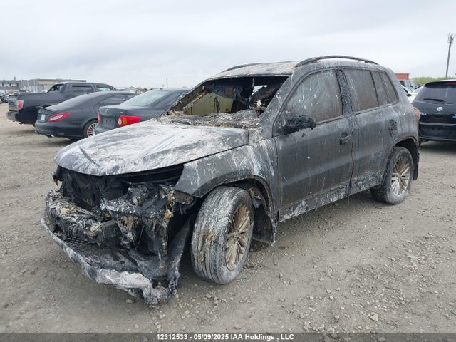 WVGJV7AXXFW577081 Volkswagen Tiguan