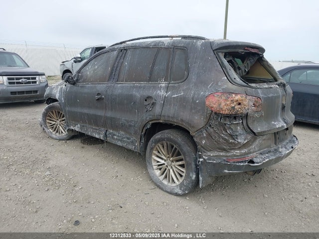 WVGJV7AXXFW577081 Volkswagen Tiguan