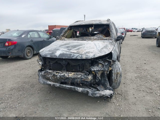 WVGJV7AXXFW577081 Volkswagen Tiguan