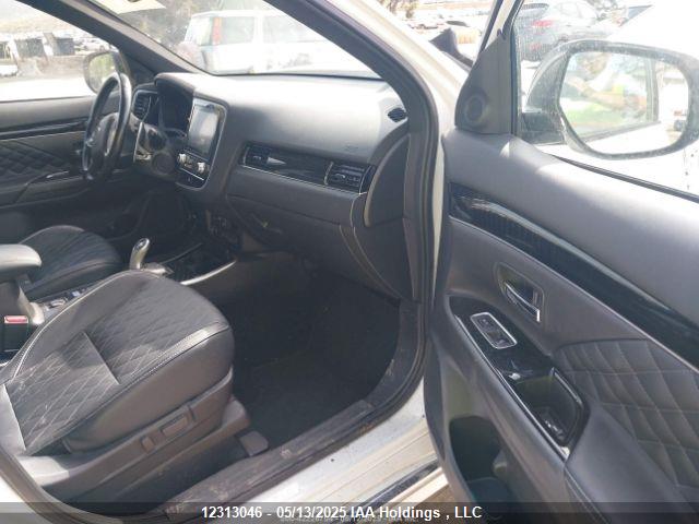 Mitsubishi s61-y61 2022 JA4J2VA74NZ605627 Image 6
