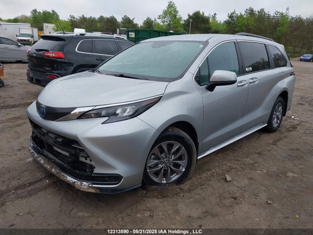5TDGSKFC6RS146886 Toyota Sienna Le 8-passenger