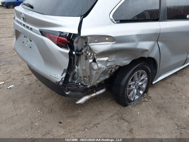 5TDGSKFC6RS146886 Toyota Sienna Le 8-passenger