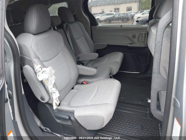 5TDGSKFC6RS146886 Toyota Sienna Le 8-passenger