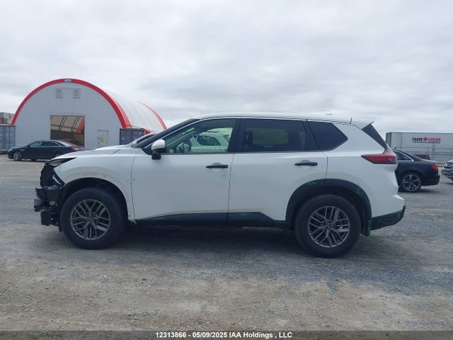 JN8BT3AB7RW175586 Nissan ROGUE S