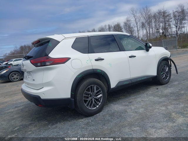 JN8BT3AB7RW175586 Nissan ROGUE S