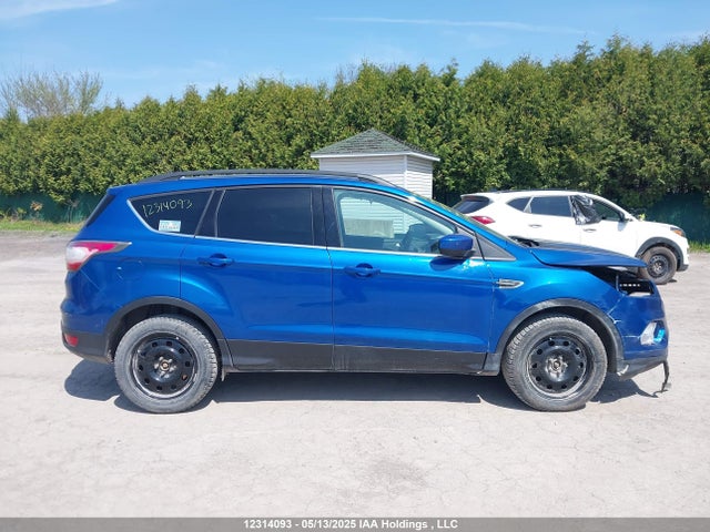 1FMCU9G93HUC82547 Ford Escape