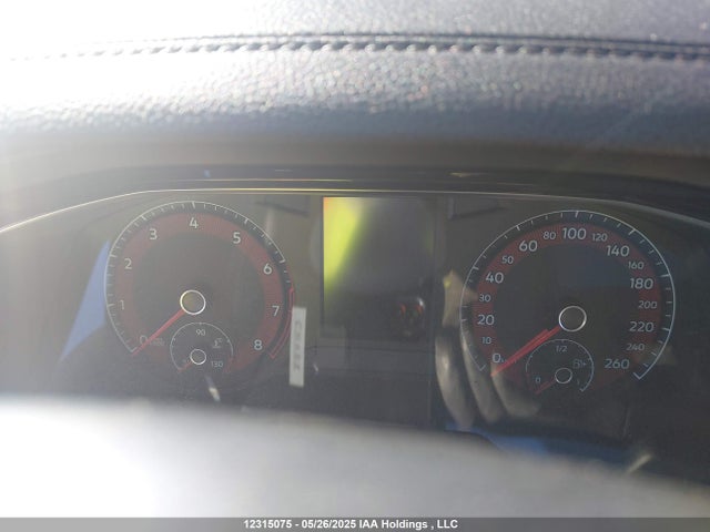 3VWE57BU7KM137028 Volkswagen 1.8 tsi