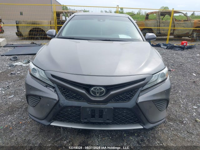4T1B61HK6JU096421 Toyota CAMRY XSE