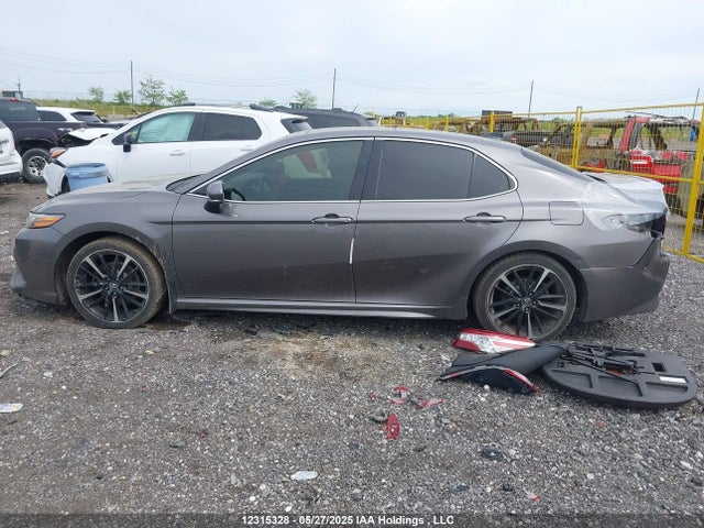 4T1B61HK6JU096421 Toyota CAMRY XSE