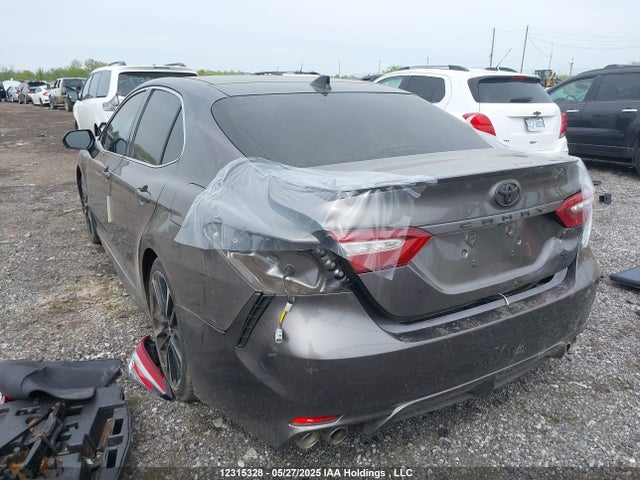 4T1B61HK6JU096421 Toyota CAMRY XSE
