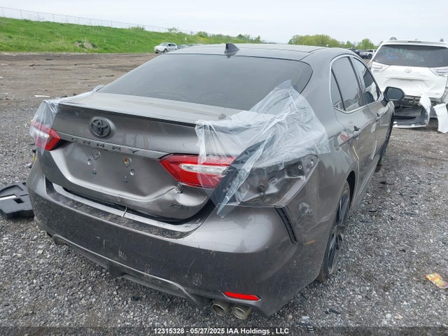 4T1B61HK6JU096421 Toyota CAMRY XSE