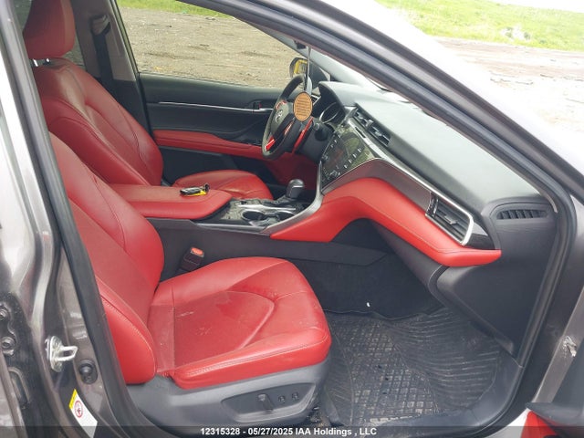 4T1B61HK6JU096421 Toyota CAMRY XSE