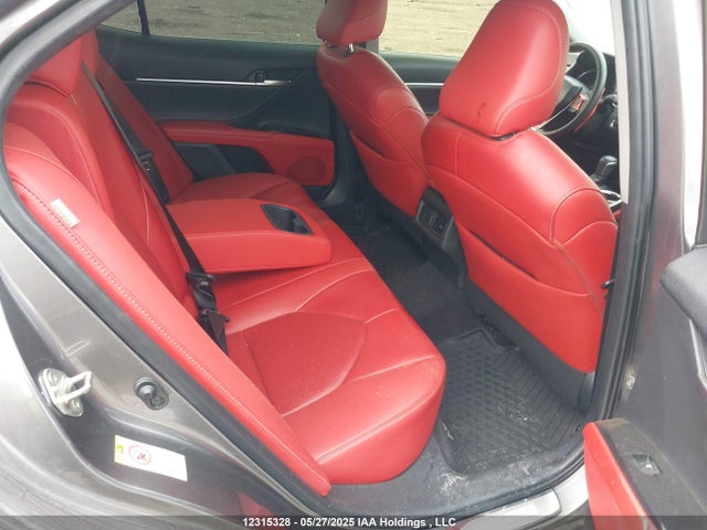 4T1B61HK6JU096421 Toyota CAMRY XSE