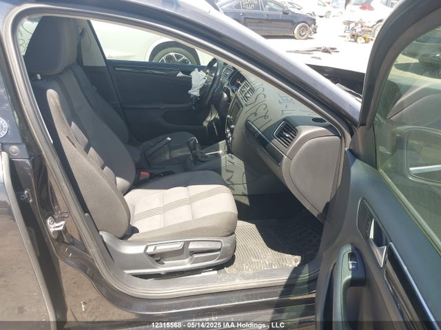 12315568 :رقم المزاد ، 3VWDB7AJXHM368932 vin ، 2017 Volkswagen Jetta مزاد بيع
