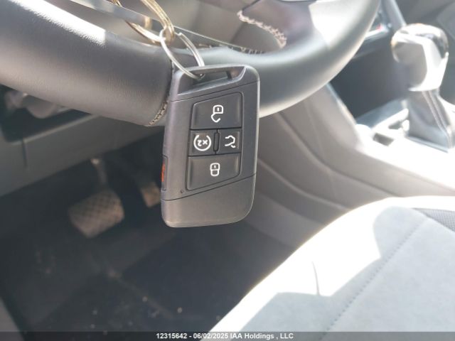 3VVUC7B28SM022832 Volkswagen tsi