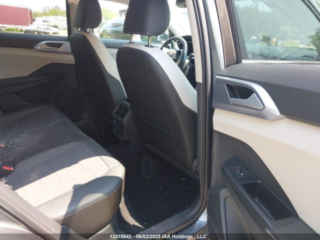 3VVUC7B28SM022832 Volkswagen tsi